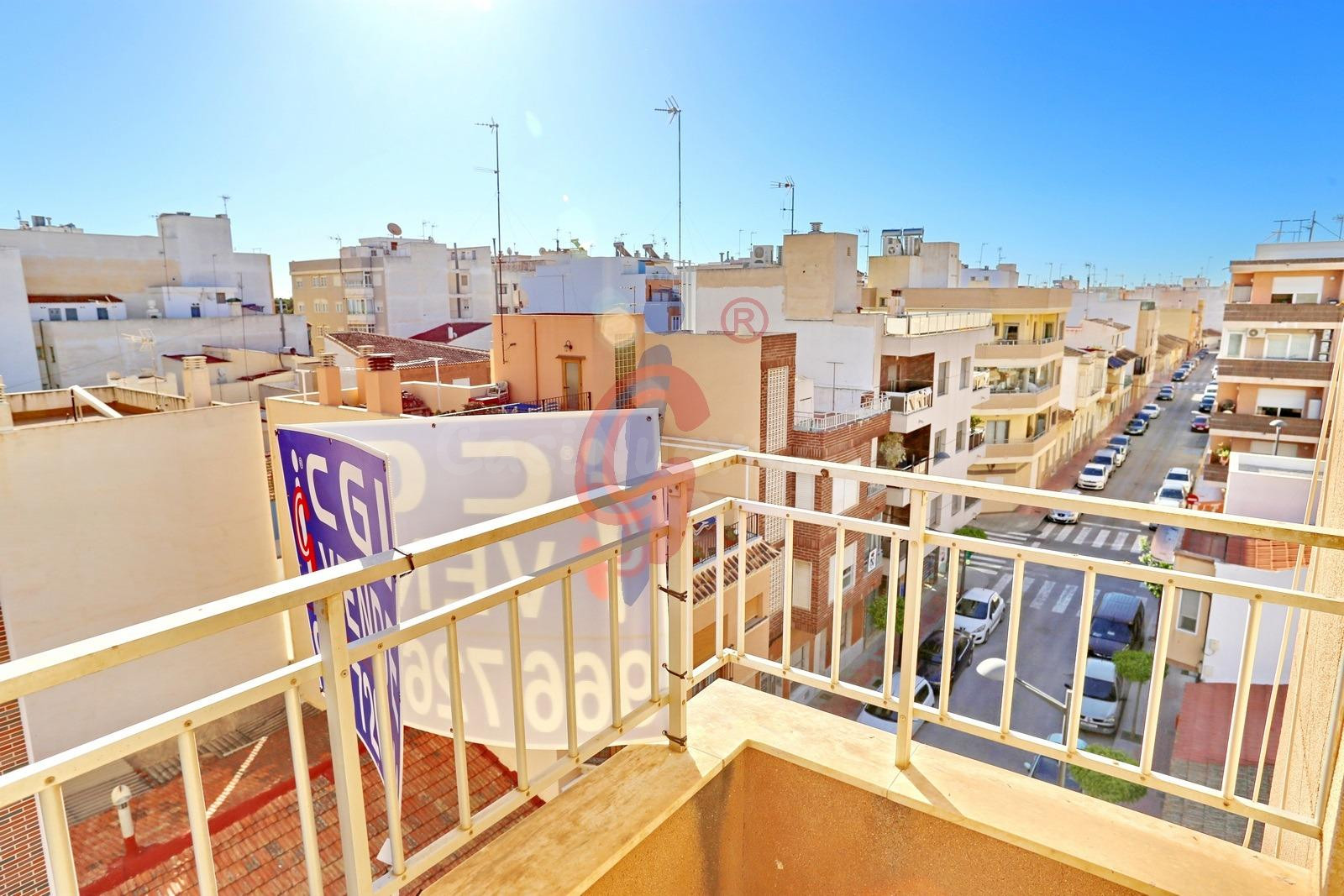 ¡Vivienda en venta para reformar en el centro de Guardamar d - foto 5