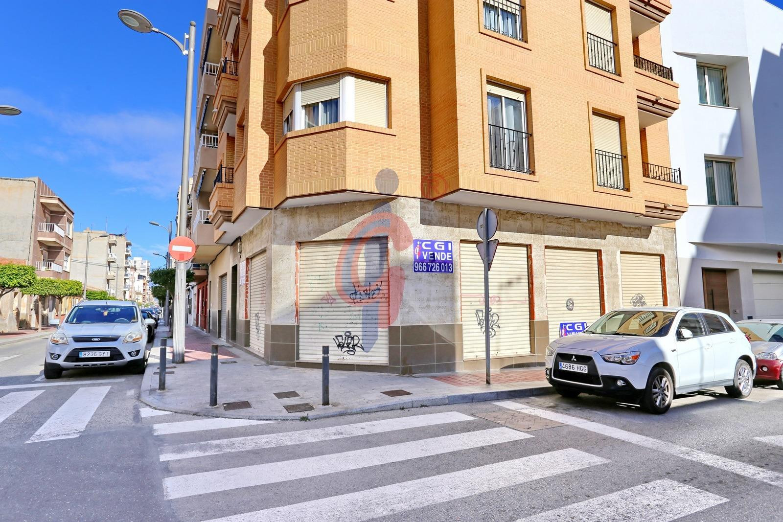 ¡Local en venta en Guardamar del Segura! - foto 2