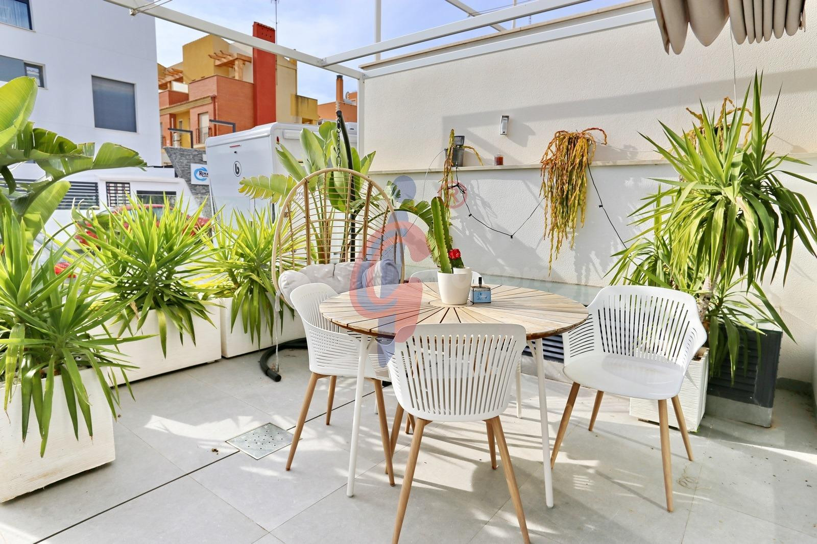 ¡Chalet adosado en venta de cuatro plantas en Guardamar Hill - foto 2