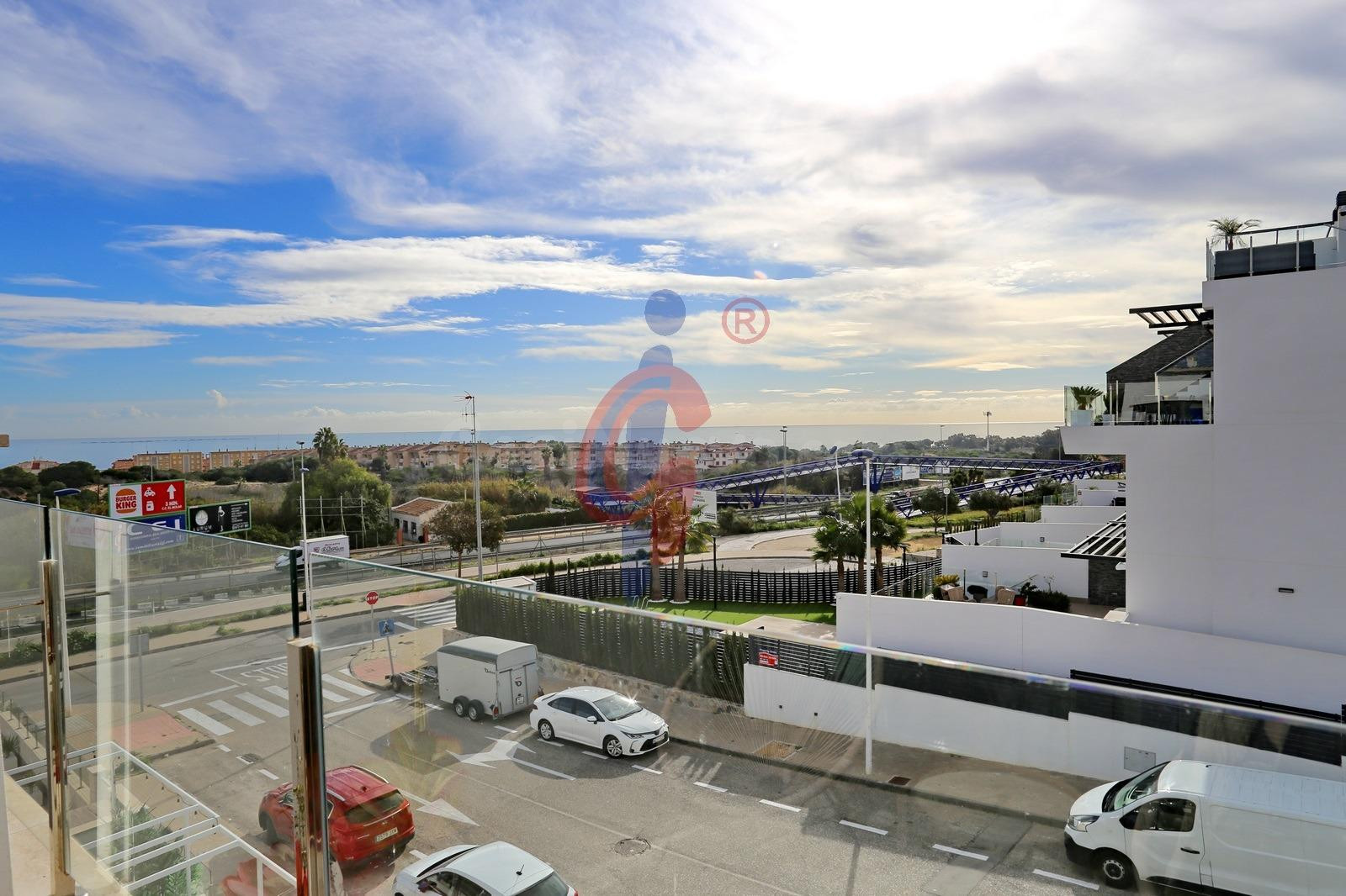 ¡Chalet adosado en venta de cuatro plantas en Guardamar Hill - foto 5