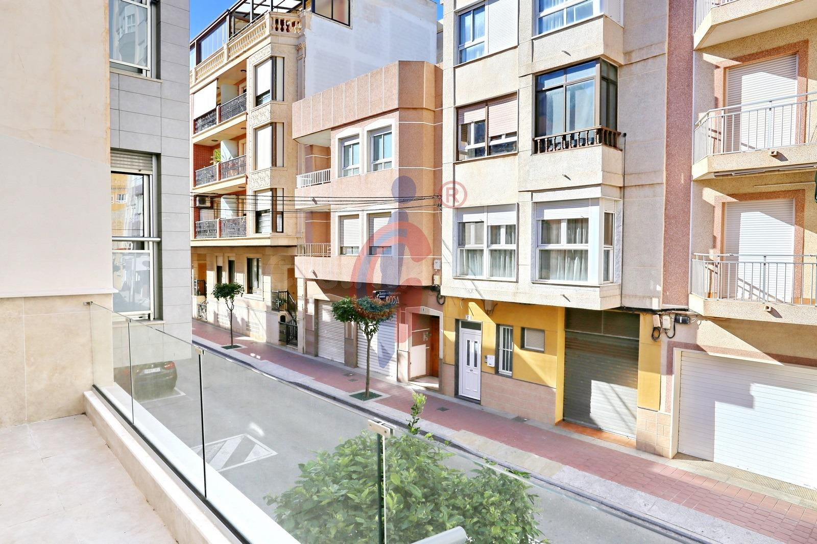 ¡Casa a estrenar en el corazón de Guardamar del Segura!