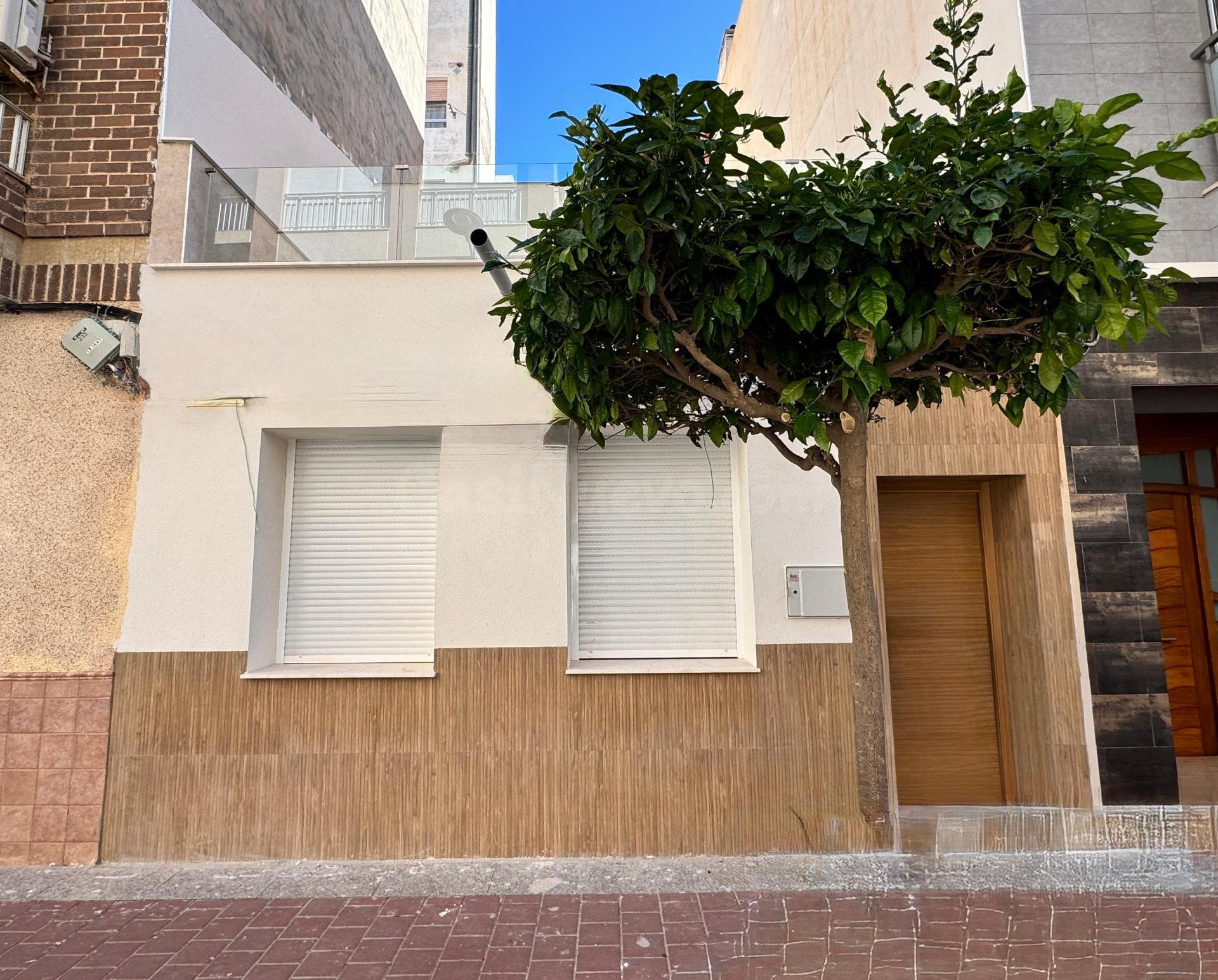 ¡Casa a estrenar en el corazón de Guardamar del Segura! - foto 2