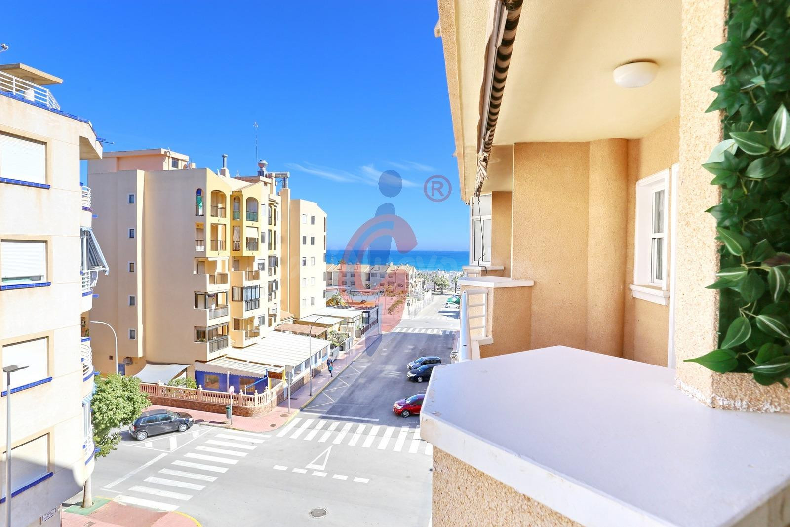 ¡Ático dúplex de tres dormitorios en venta en Guardamar del Segura!