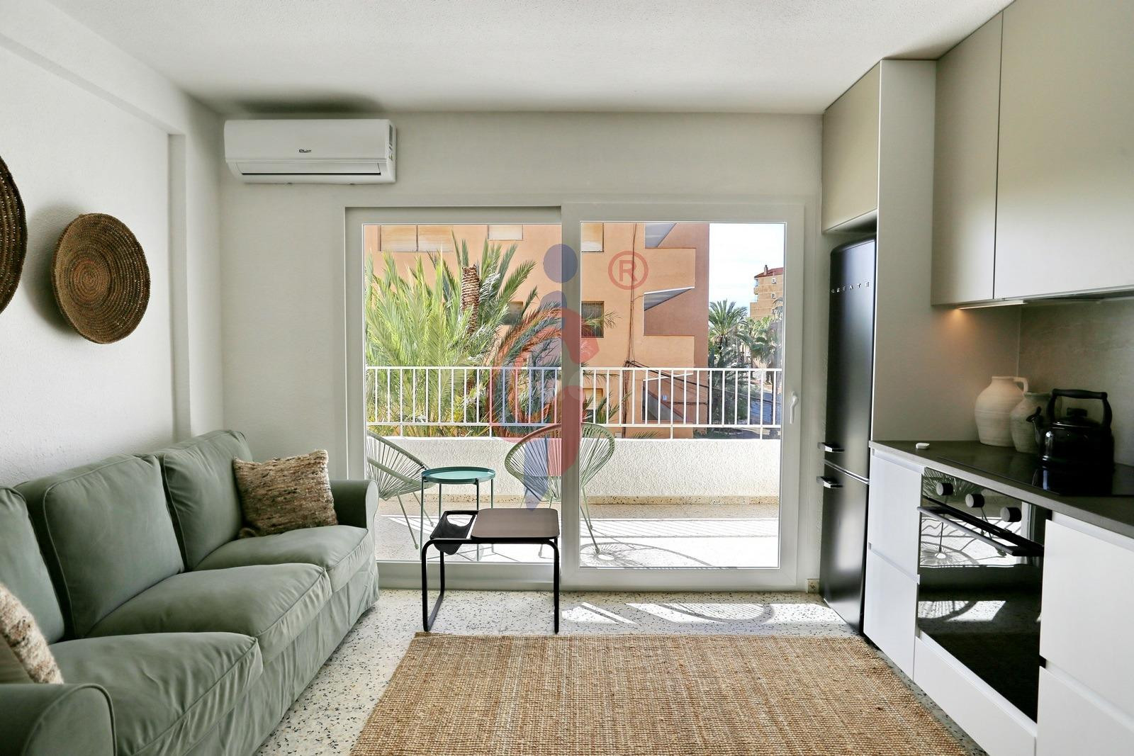 Vivienda reformada con dos dormitorios y orientación sur en venta en Pinomar, Guardamar del Segura