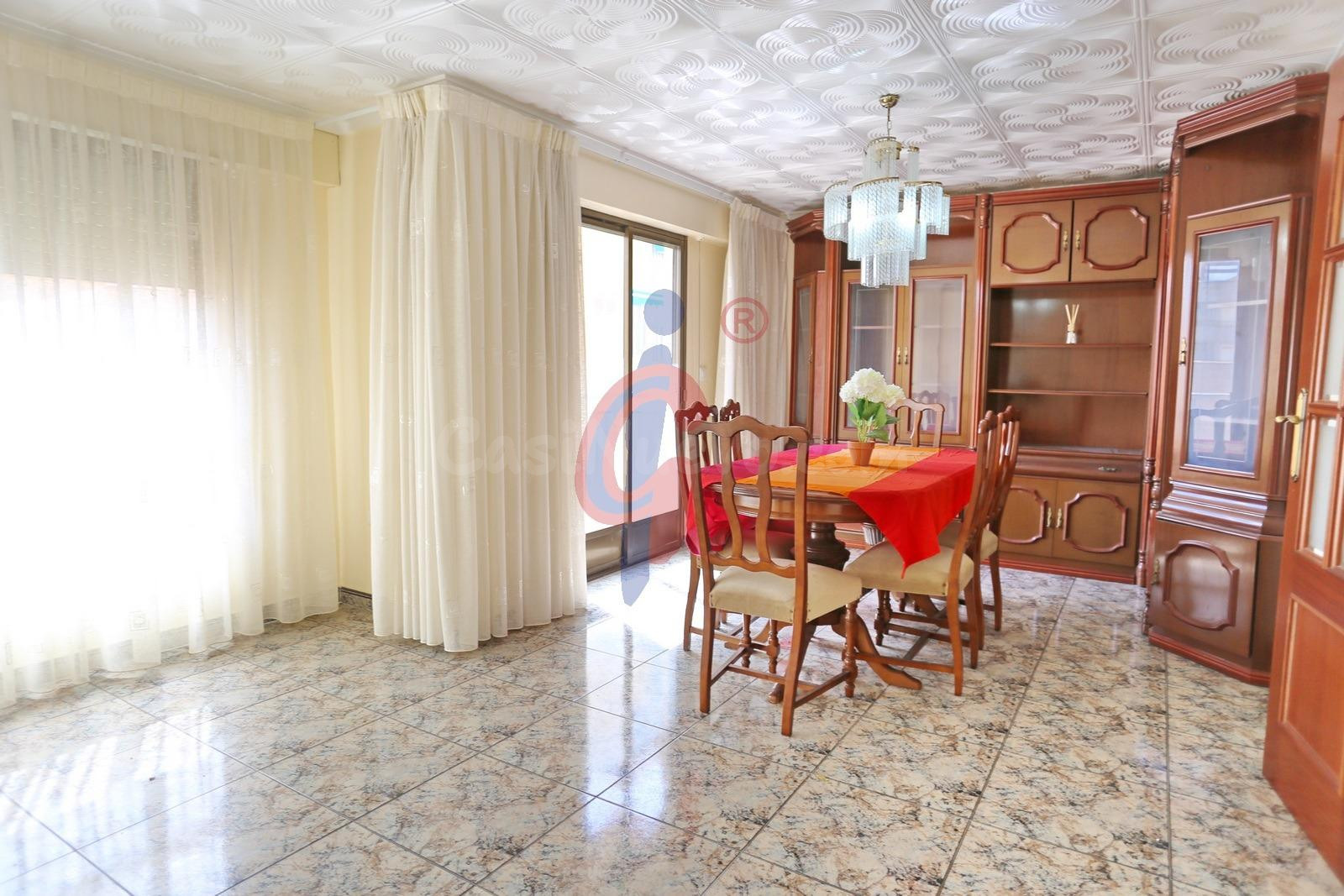¡Tercera planta sin ascensor en venta con tres dormitorios! - foto 2