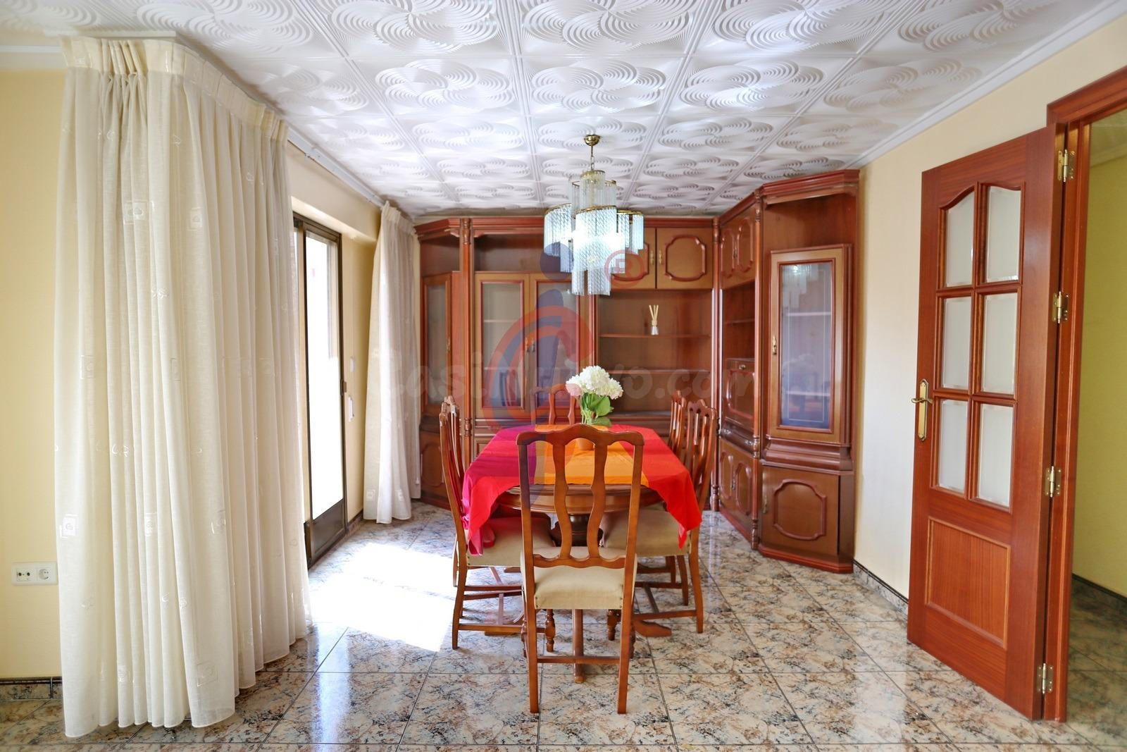 ¡Tercera planta sin ascensor en venta con tres dormitorios! - foto 5