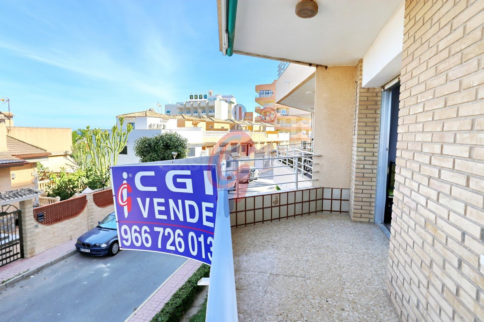 ¡Vistas frontales al mar en el Edificio Velázquez, Guardamar del Segura!