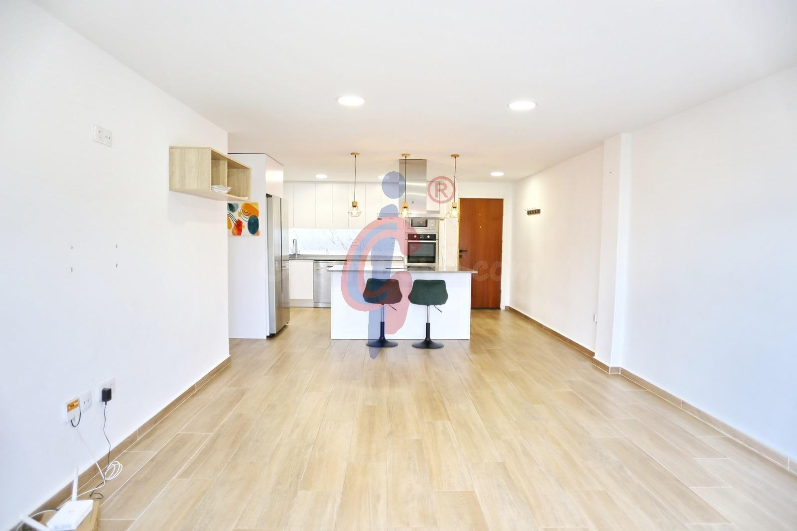 ¡Piso completamente reformado a 200 metros de la playa! - foto 2