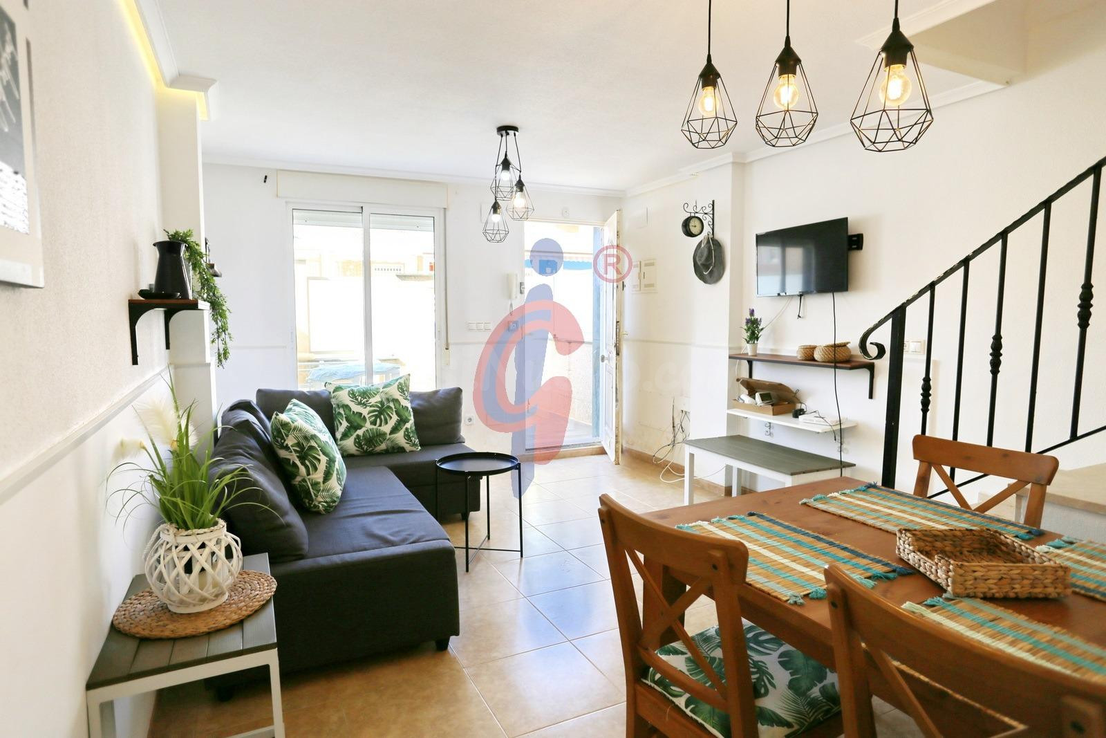 ¡Increíble oportunidad!: bungalow adosado con garaje en La M - foto 2