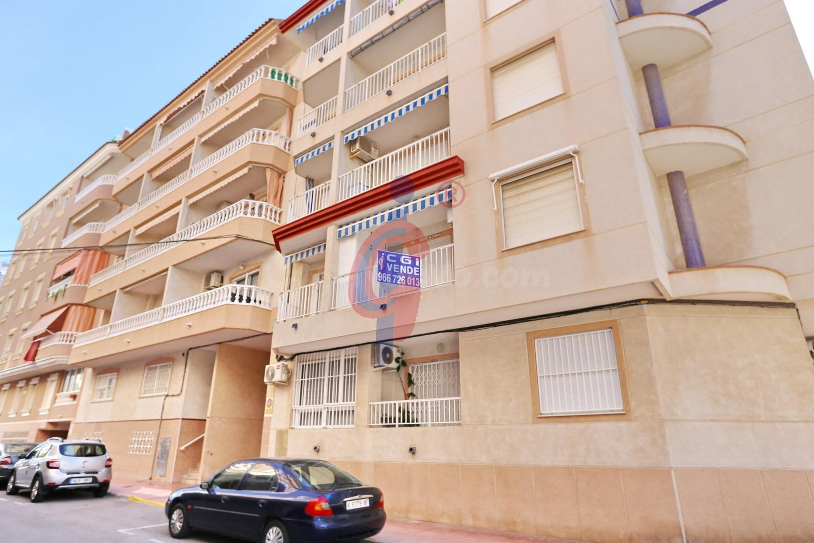 Apartamento de dos dormitorios con trastero en venta en Las  - foto 4