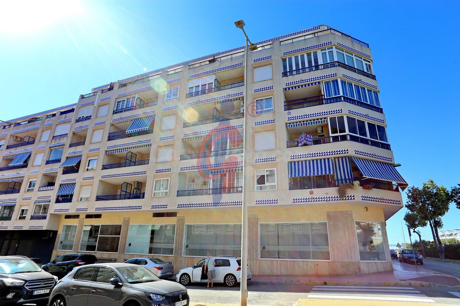 ¡Apartamento de dos dormitorios + dos baños + garaje + trast - foto 4