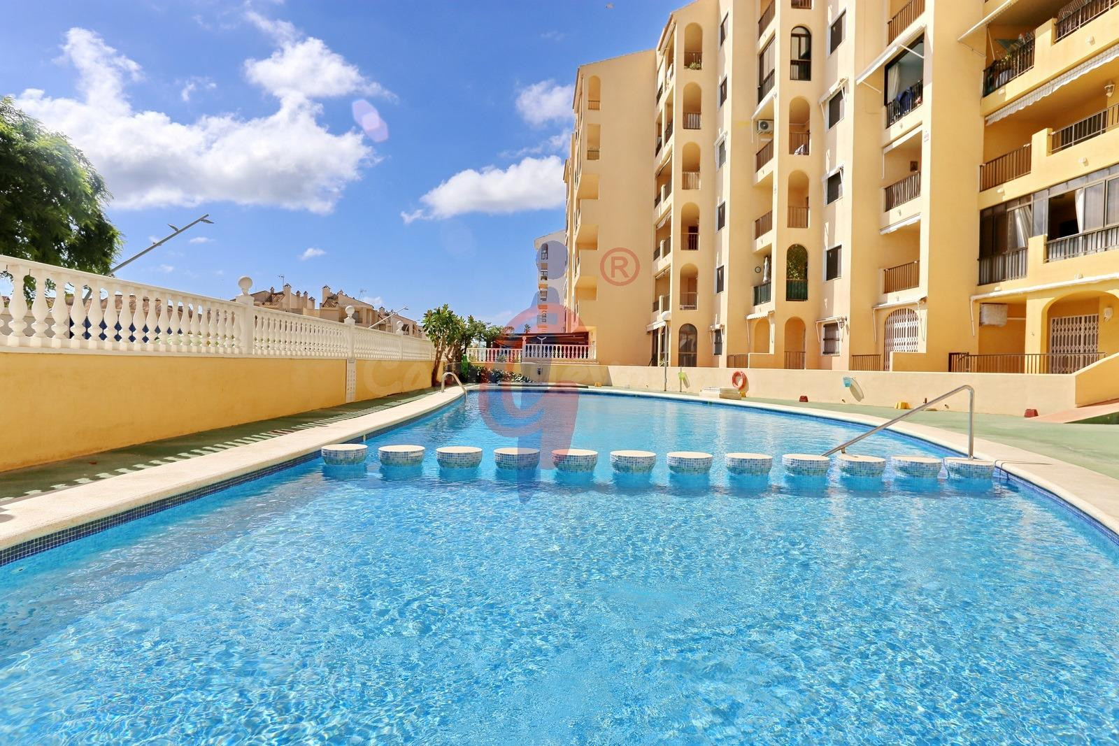 Luminoso apartamento con amplia terraza, piscina y excelente - foto 2