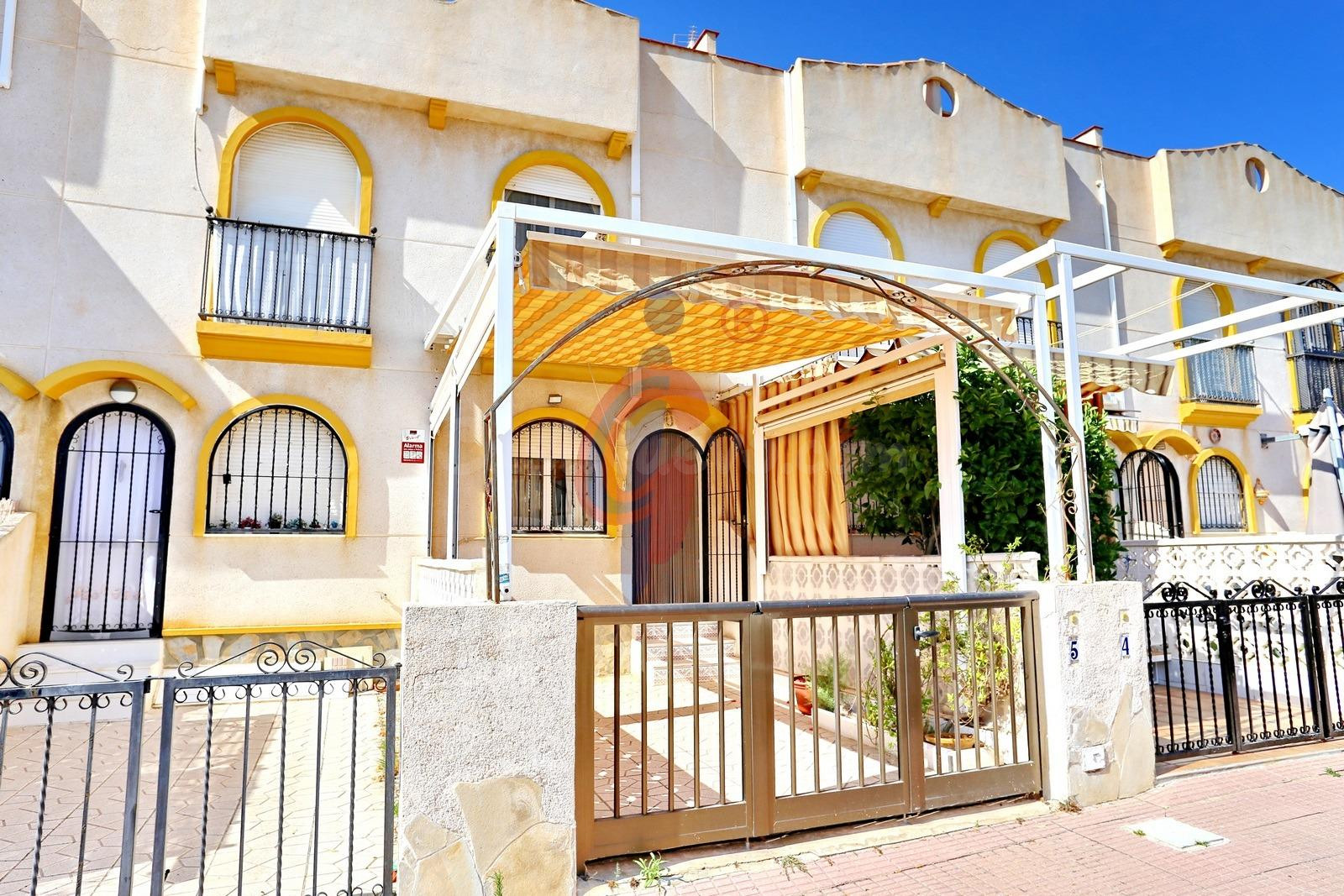 ¡Oportunidad en Pinomar, Guardamar del Segura! Acogedor bungalow en venta, a solo 450 m de la playa