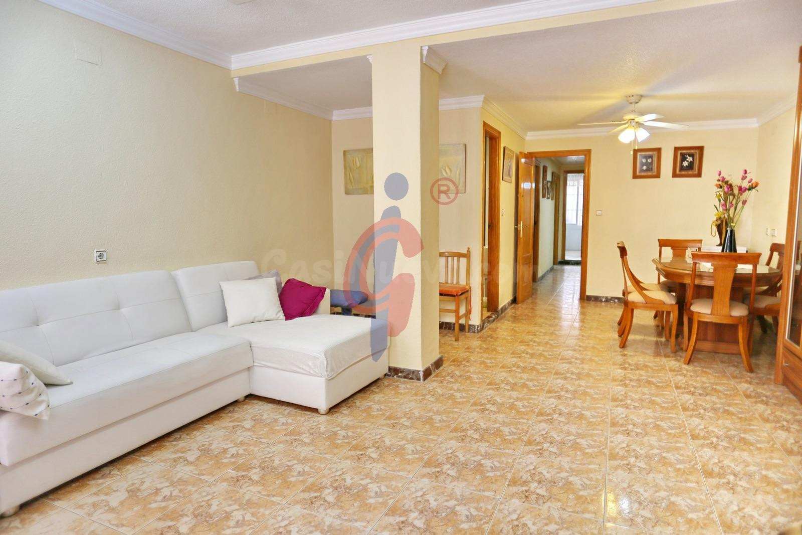 Local con posibilidad de conversión a vivienda a un paso del mar en Guardamar del Segura