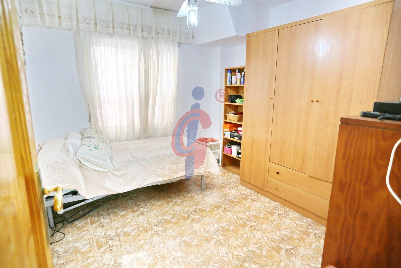 Local con posibilidad de conversión a vivienda a un paso del - foto 4