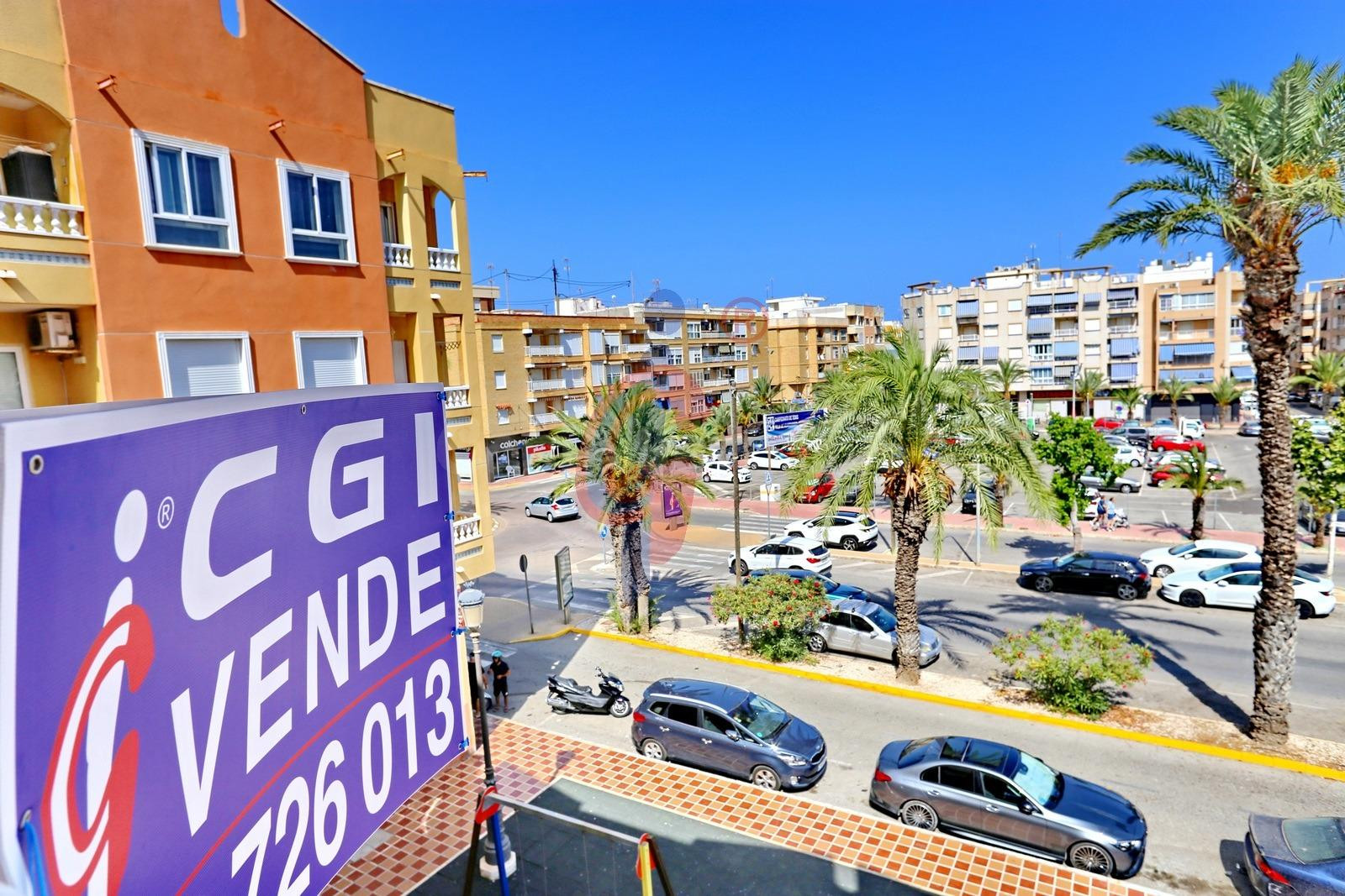 Piso de 3 dormitorios con terraza y garaje en venta en Guardamar del Segura