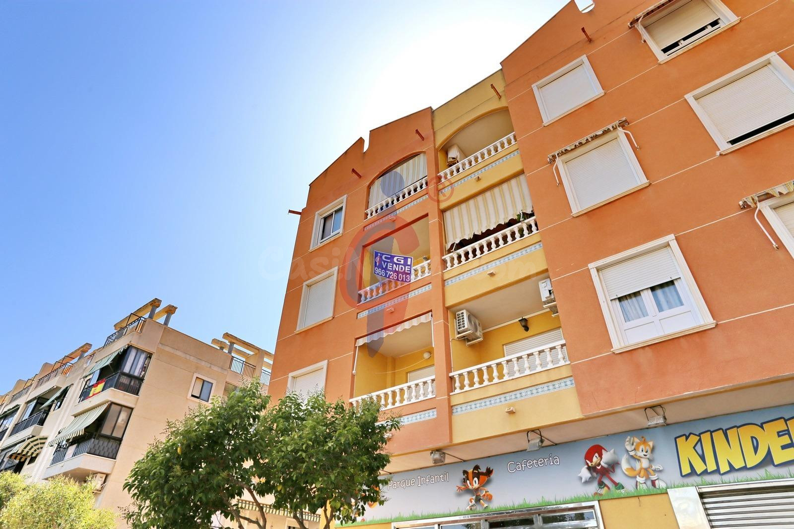Piso de 3 dormitorios con terraza y garaje en venta en Guard - foto 2