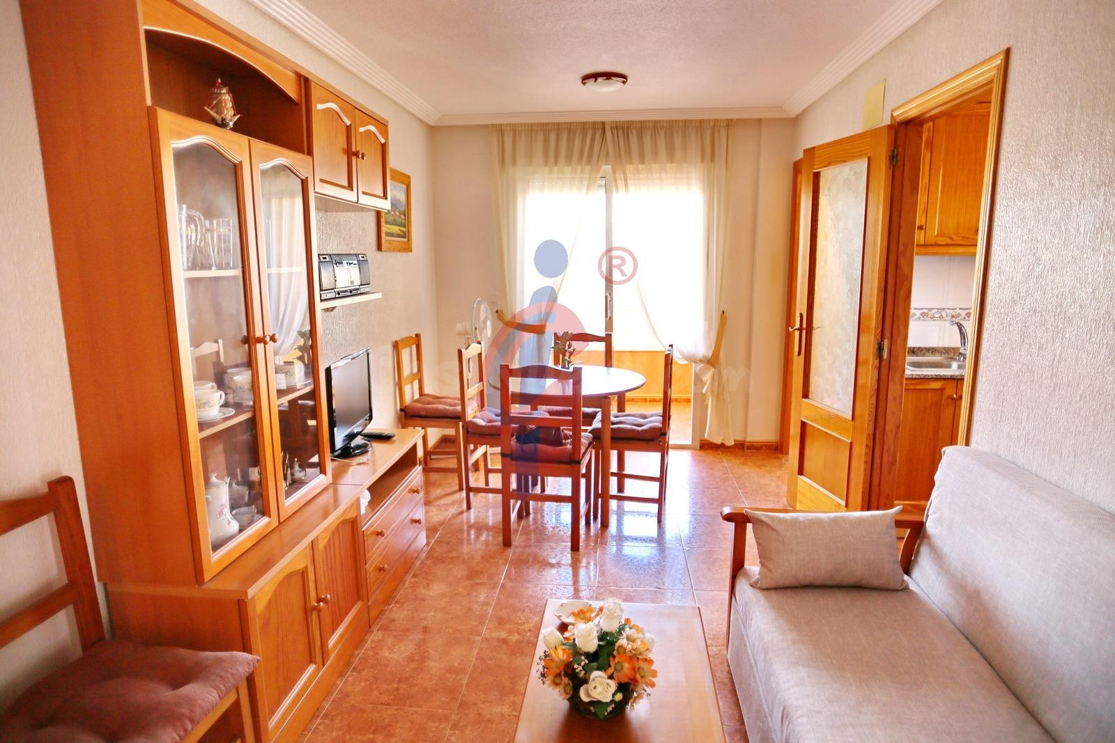 Piso de 3 dormitorios con terraza y garaje en venta en Guard - foto 4