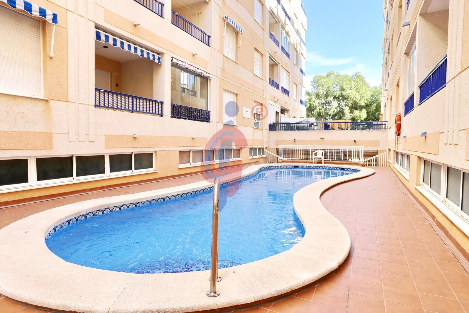 ¡Vivienda de dos dormitorios a la venta en el Edificio Parqueluz, Guardamar del Segura!