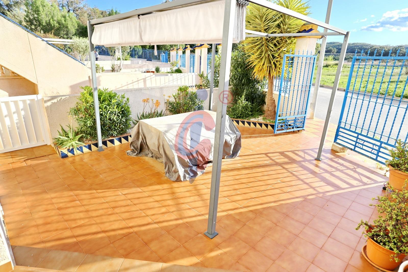 BUNGALOW EN PLANTA BAJA CON 2 TERRAZAS Y PISCINA COMUNITARIA - foto 2
