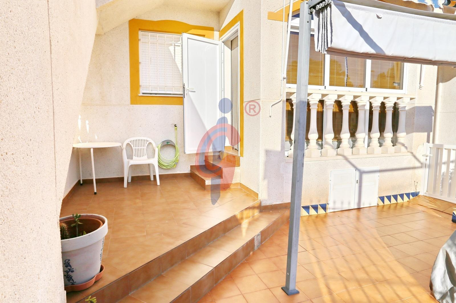 BUNGALOW EN PLANTA BAJA CON 2 TERRAZAS Y PISCINA COMUNITARIA - foto 3