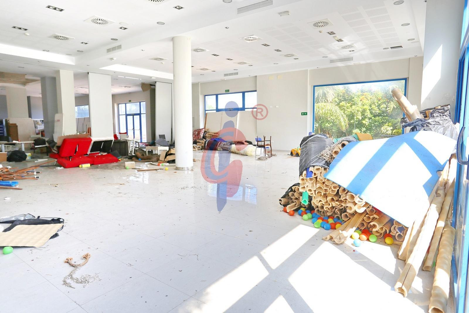 Local en venta de 908 metros cuadrados, Guardamar del Segura - foto 3