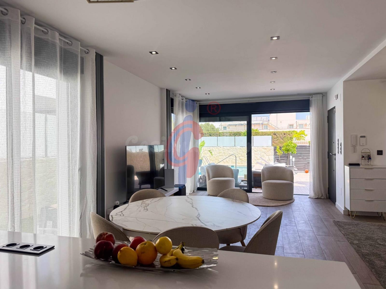 ¡Exclusivo chalet obra reciente con piscina privada en Punta - foto 2