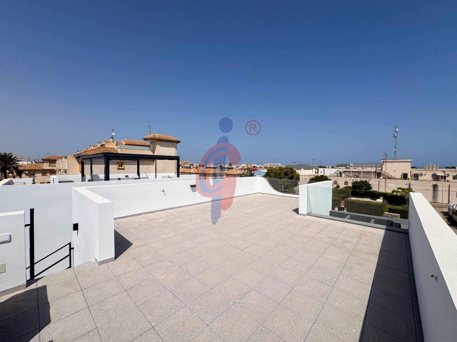 ¡Exclusivo chalet obra reciente con piscina privada en Punta - foto 3