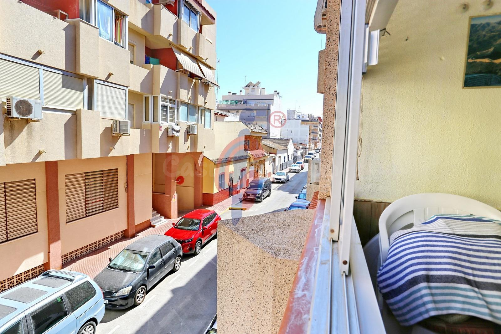 Piso en venta en Guardamar del Segura, centro, a solo 1,2 km de la playa