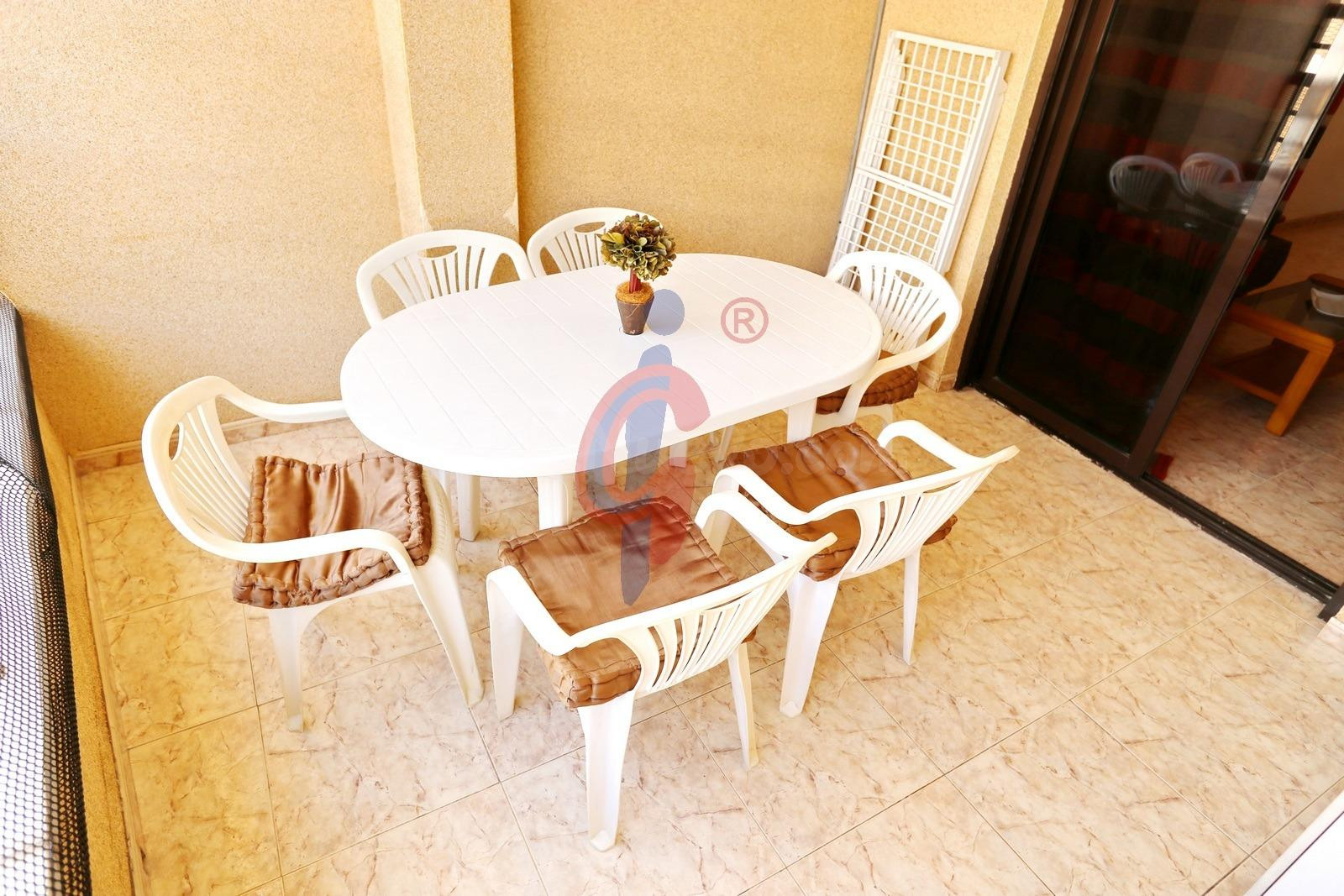 ¡Apartamento en alquiler anual en Plaza Porticada! Guardamar - foto 2