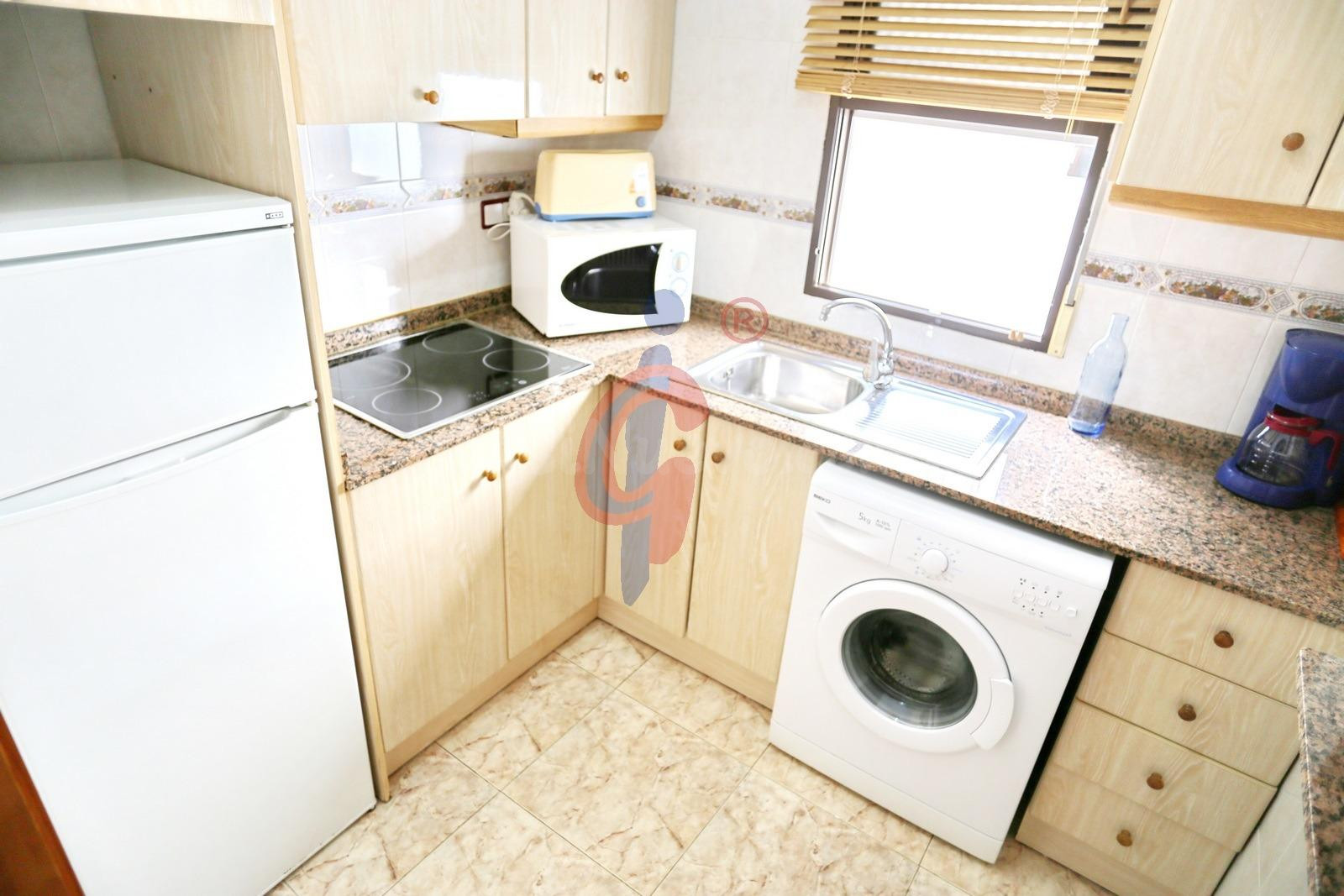 ¡Apartamento en alquiler anual en Plaza Porticada! Guardamar - foto 4