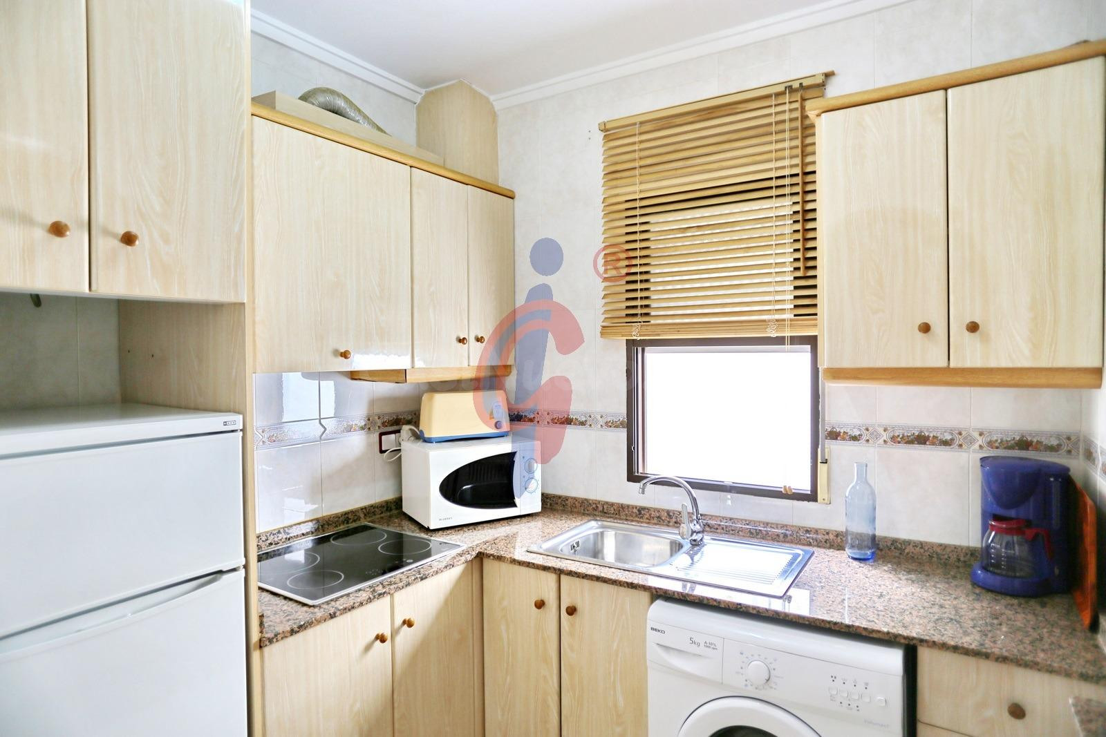 ¡Apartamento en alquiler anual en Plaza Porticada! Guardamar - foto 5