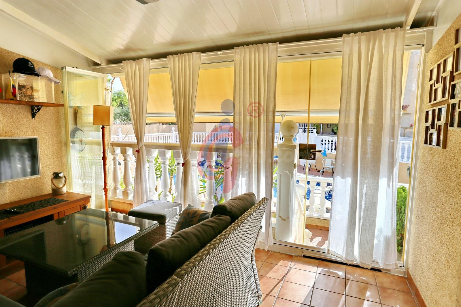 Bungalow adosado de 3 dormitorios con solárium, piscina y ga - foto 5