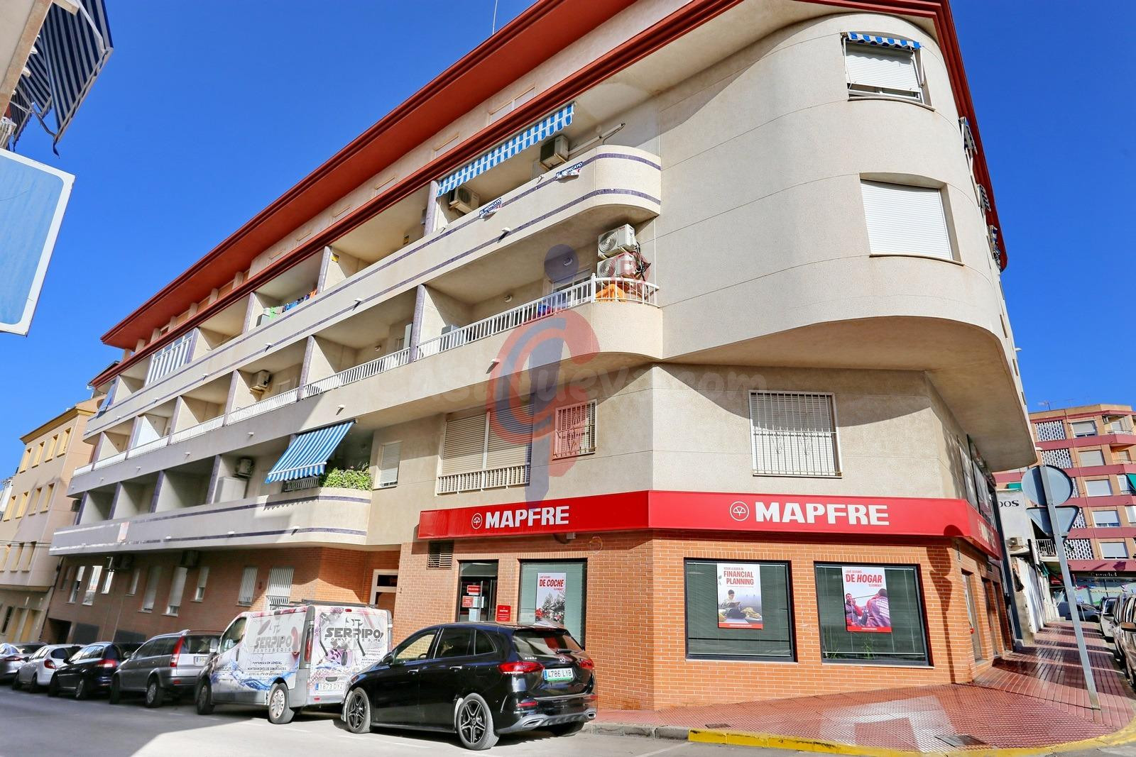 Acogedora vivienda de 2 dormitorios con terraza y ascensor en Guardamar