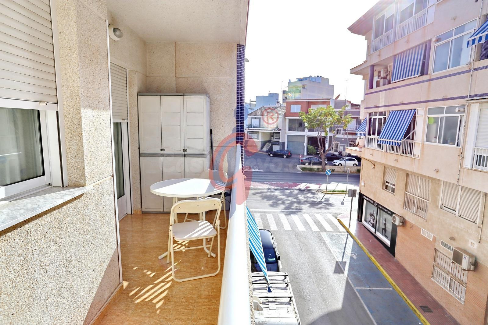 Acogedora vivienda de 2 dormitorios con terraza y ascensor e - foto 2