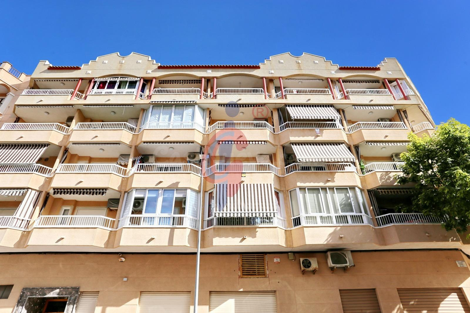 OPORTUNIDAD | Piso con orientación sur, terraza acristalada y trastero en Las Viñas | 145.000 €