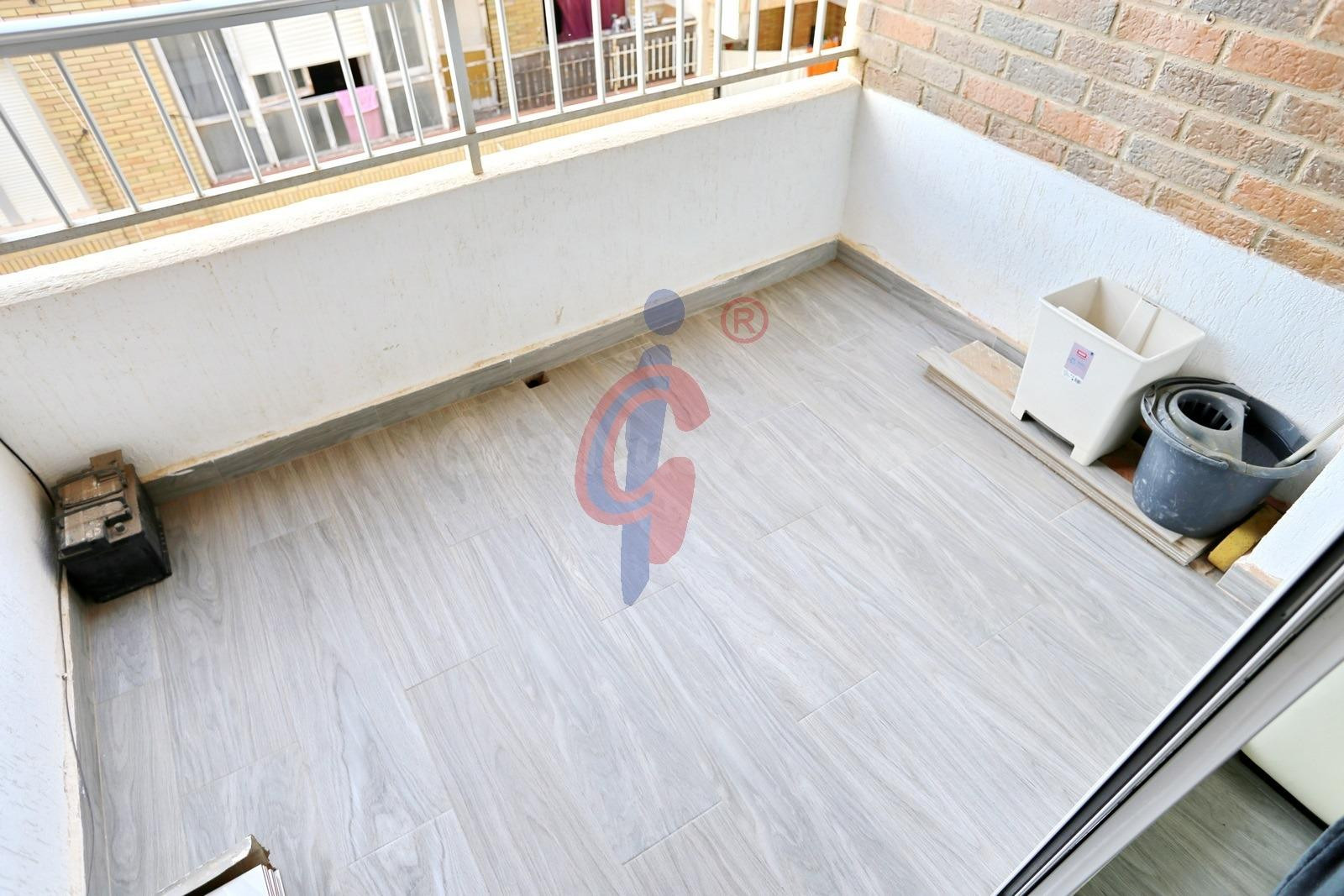Apartamento semireformado de 3 dormitorios en zona Mercadona - foto 2