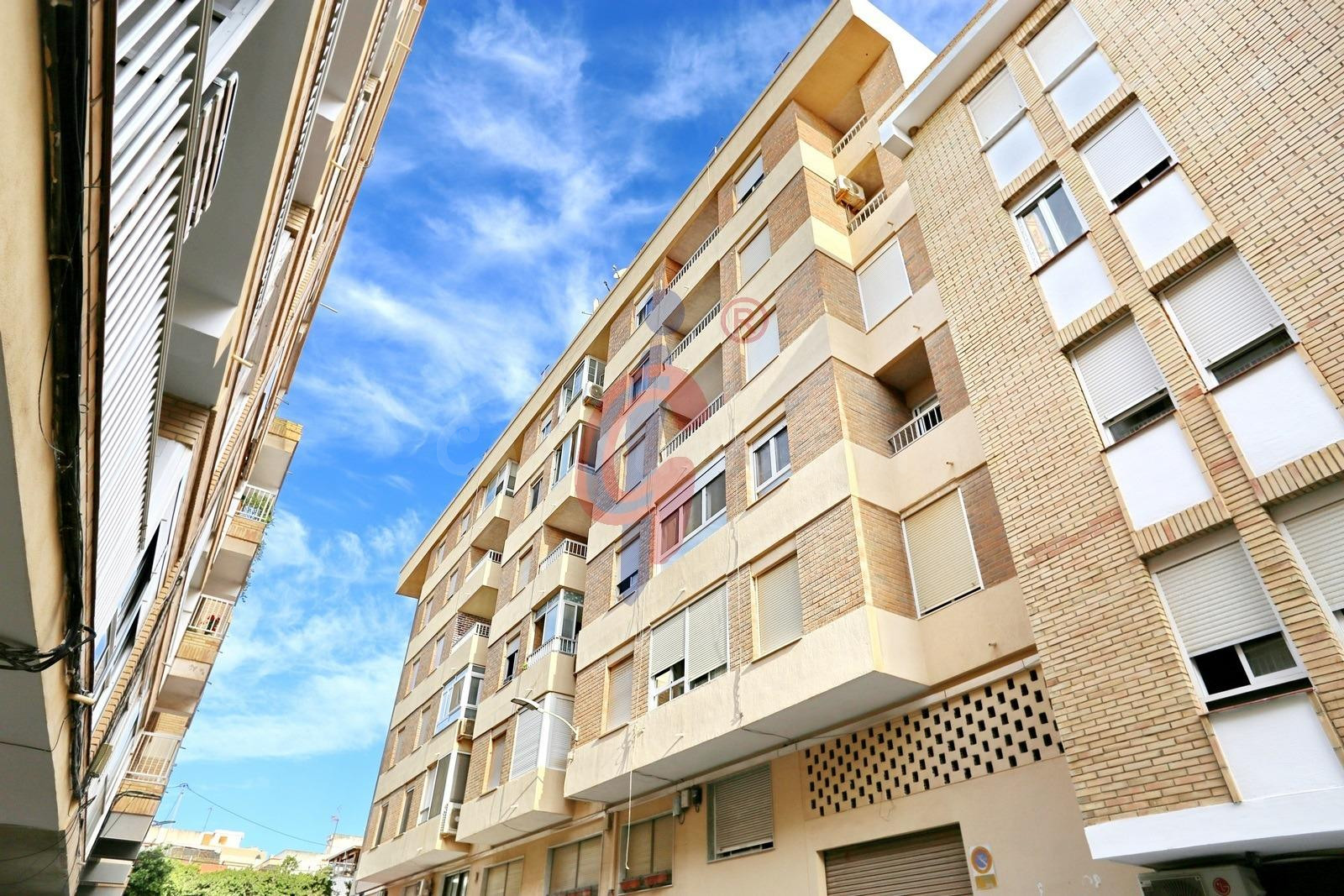 Apartamento semireformado de 3 dormitorios en zona Mercadona - foto 5