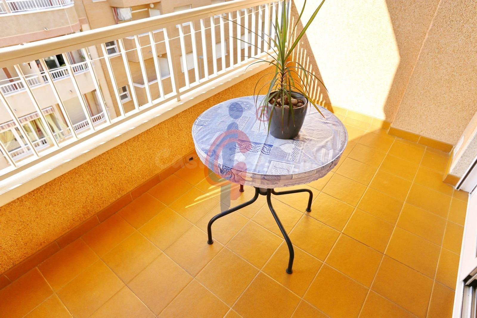 ¡Oportunidad en Guardamar: última planta con terraza y vista - foto 3