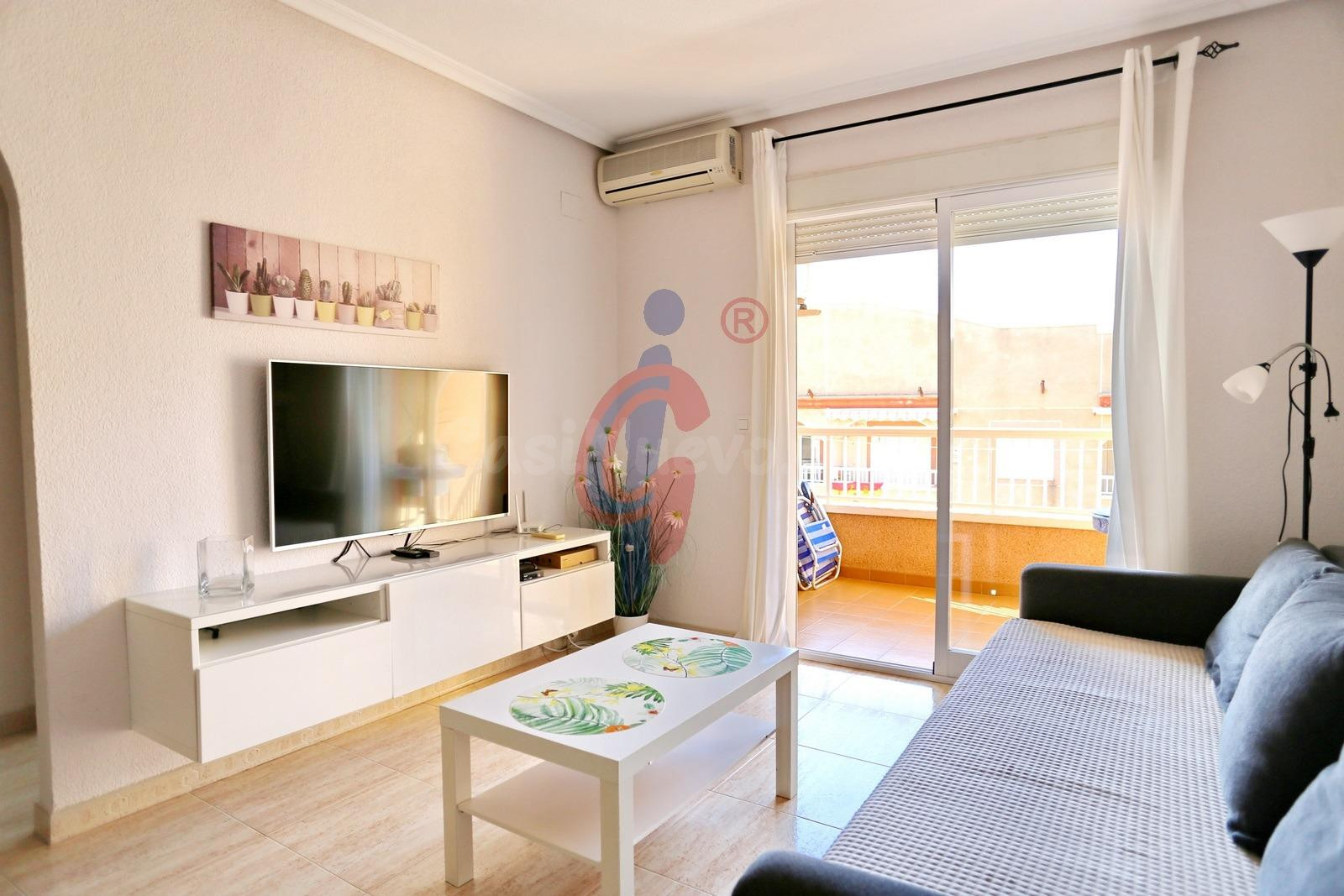 ¡Oportunidad en Guardamar: última planta con terraza y vista - foto 4