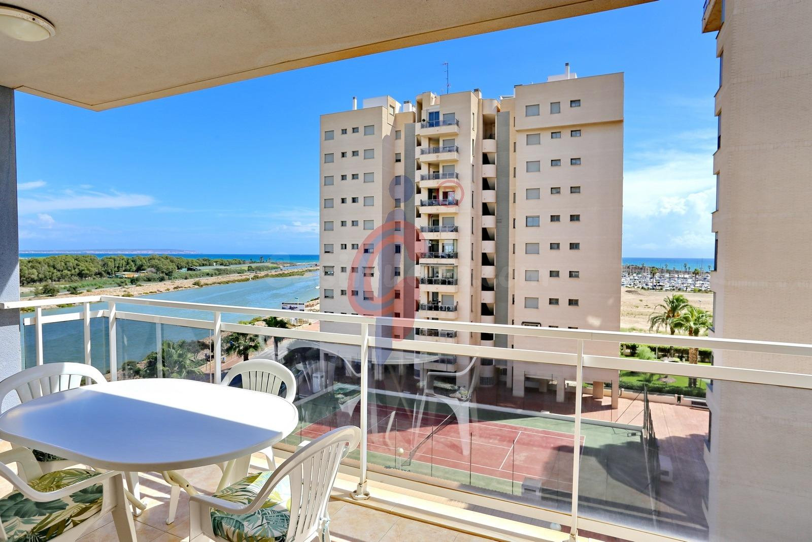 ¡Magnifica vivienda de 2 dormitorios 2 baños con vistas al mar y la Pinada! Garaje, trastero y piscina en el SUP-7 de Guardamar del Segura