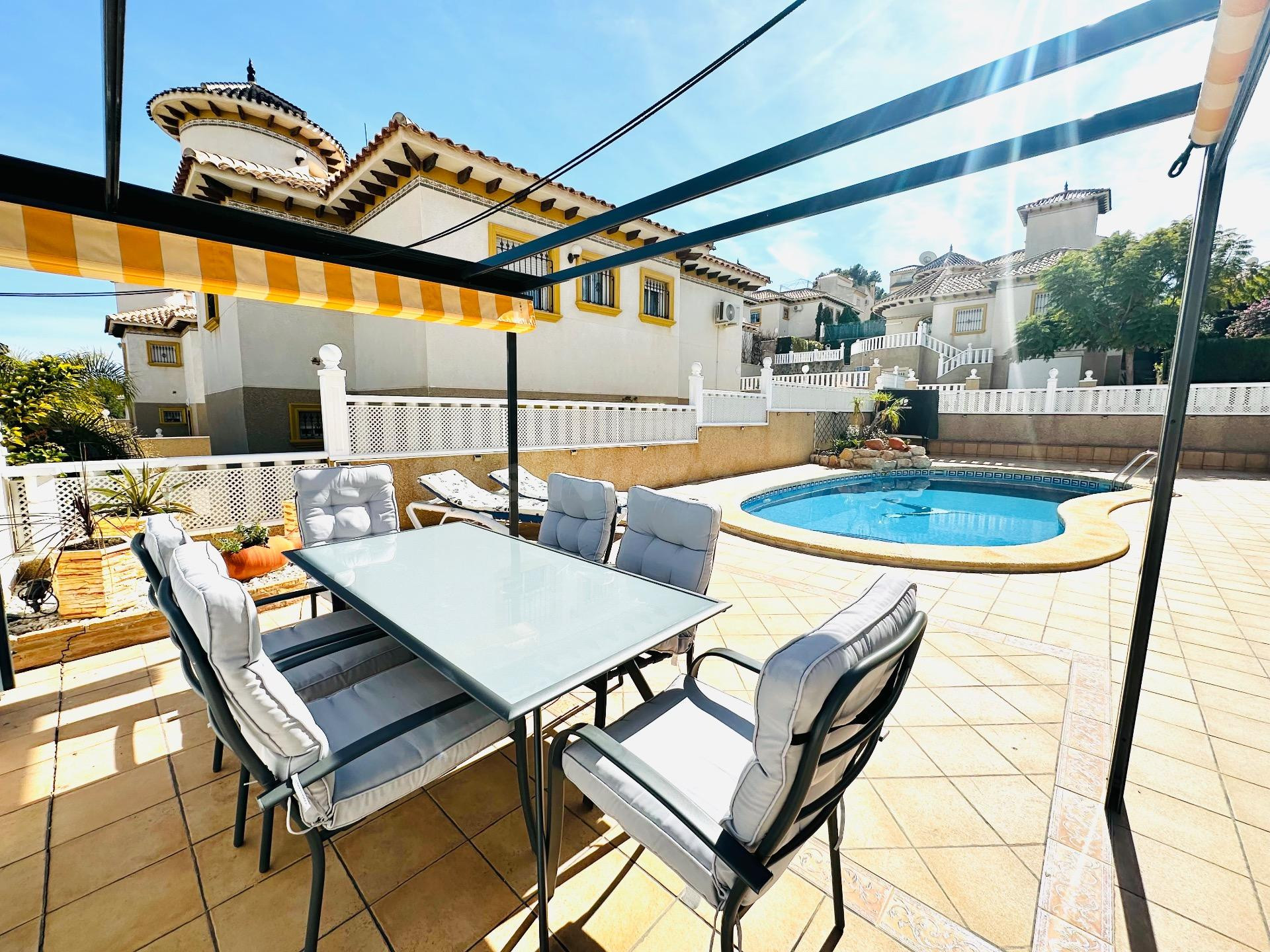 Villa independiente con piscina privada en Villamartin Golf - foto 4