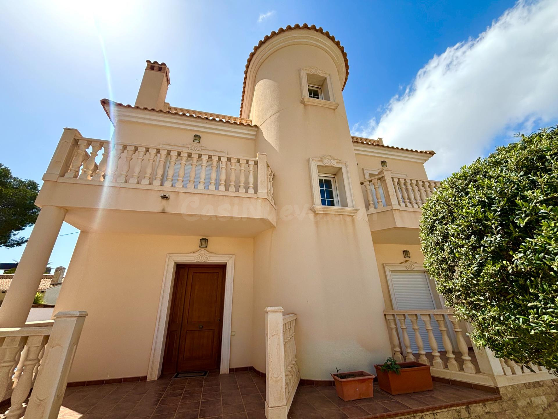 Impresionante Villa Reformada en una Ubicación Privilegiada  - foto 5