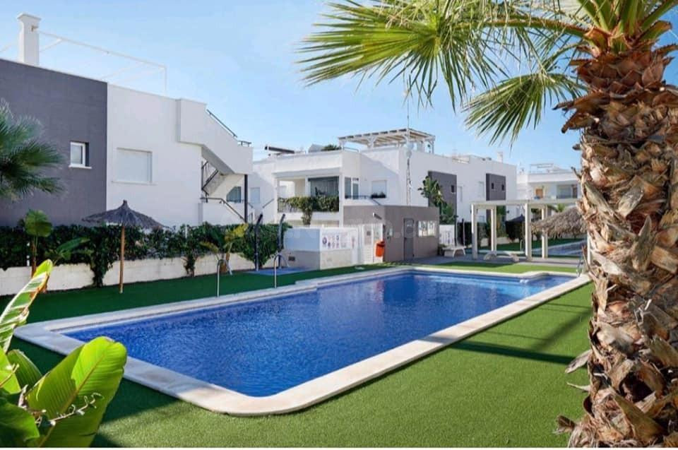 Bonito apartamento moderno, 3 Dormitorios en aguas Nuevas. U