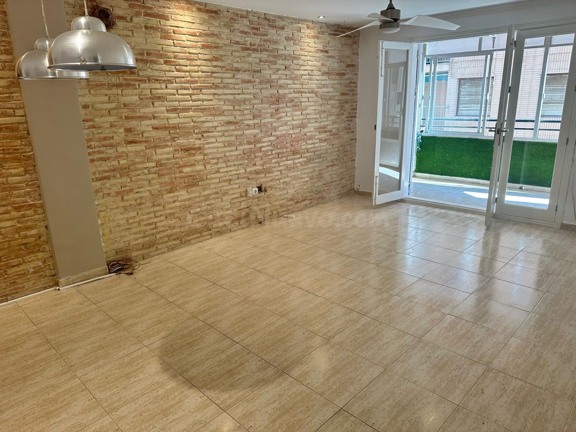 AMPLIO APARTAMENTO DE 3 DORMITORIOS A 100 METROS DEL MAR - Z - foto 3