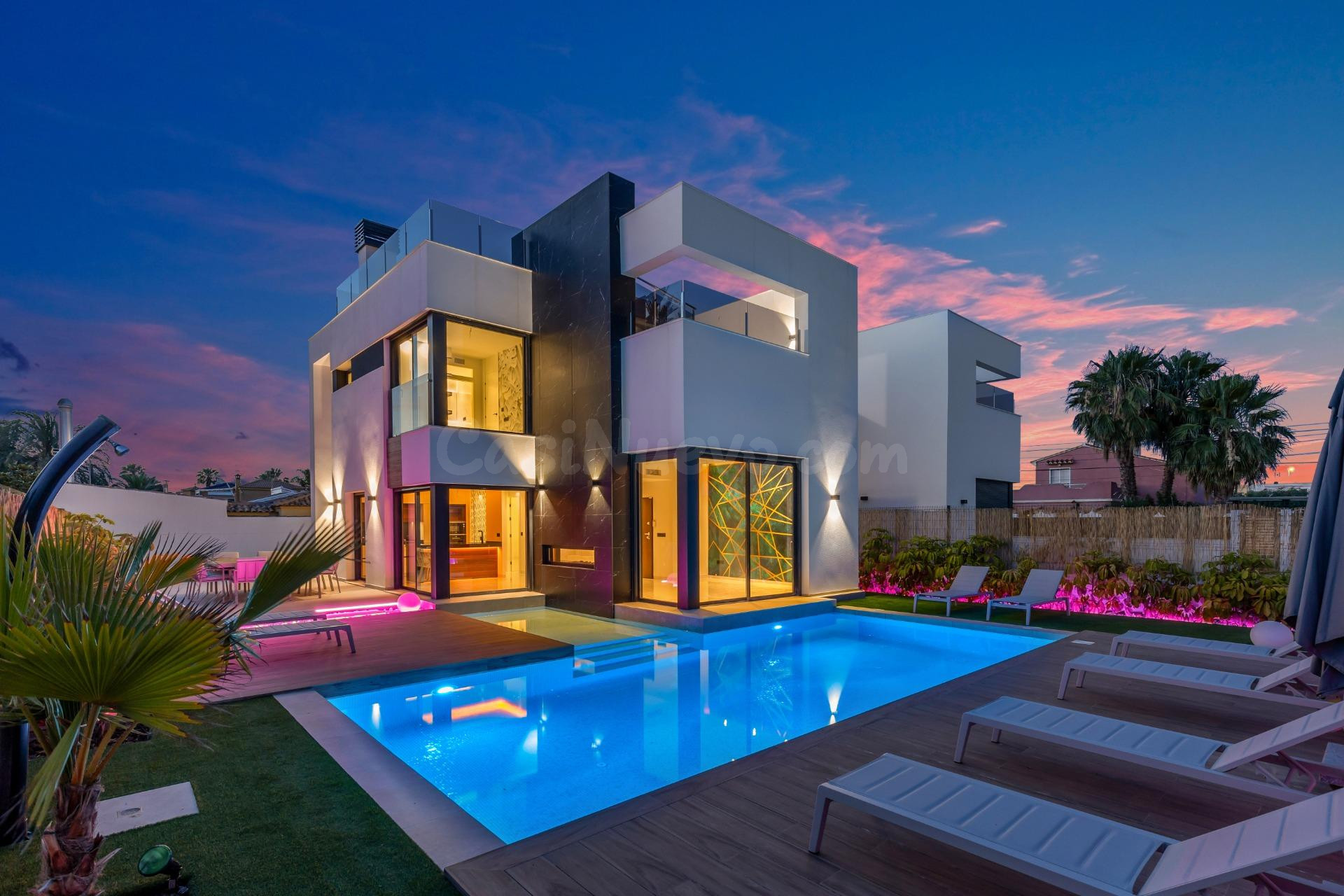 Vivienda de lujo con domótica y piscina privada en Torrevieja – Lista para entrar a vivir