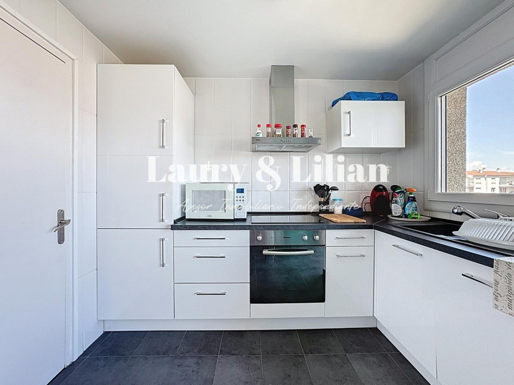 Apartamento de 2 dormitorios, amarre y vistas al canal - foto 4
