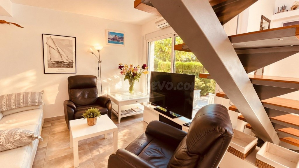 Casa de 3 dormitorios con amarre privado de 10 x 3,50 m, lic - foto 3
