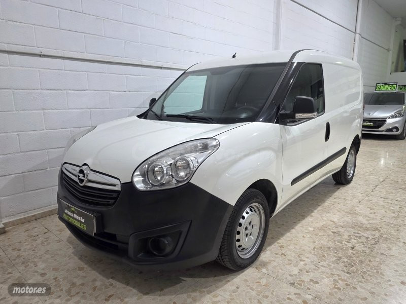 Opel Combo en Sevilla: furgoneta completa y lista para usar