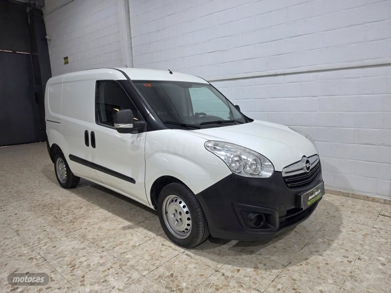 Opel Combo en Sevilla: furgoneta completa con extras